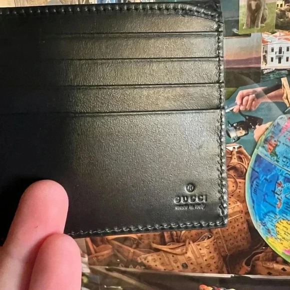 Authentic Gucci Bifold Wallet NEW (547585-525040) - Picture 3 of 5